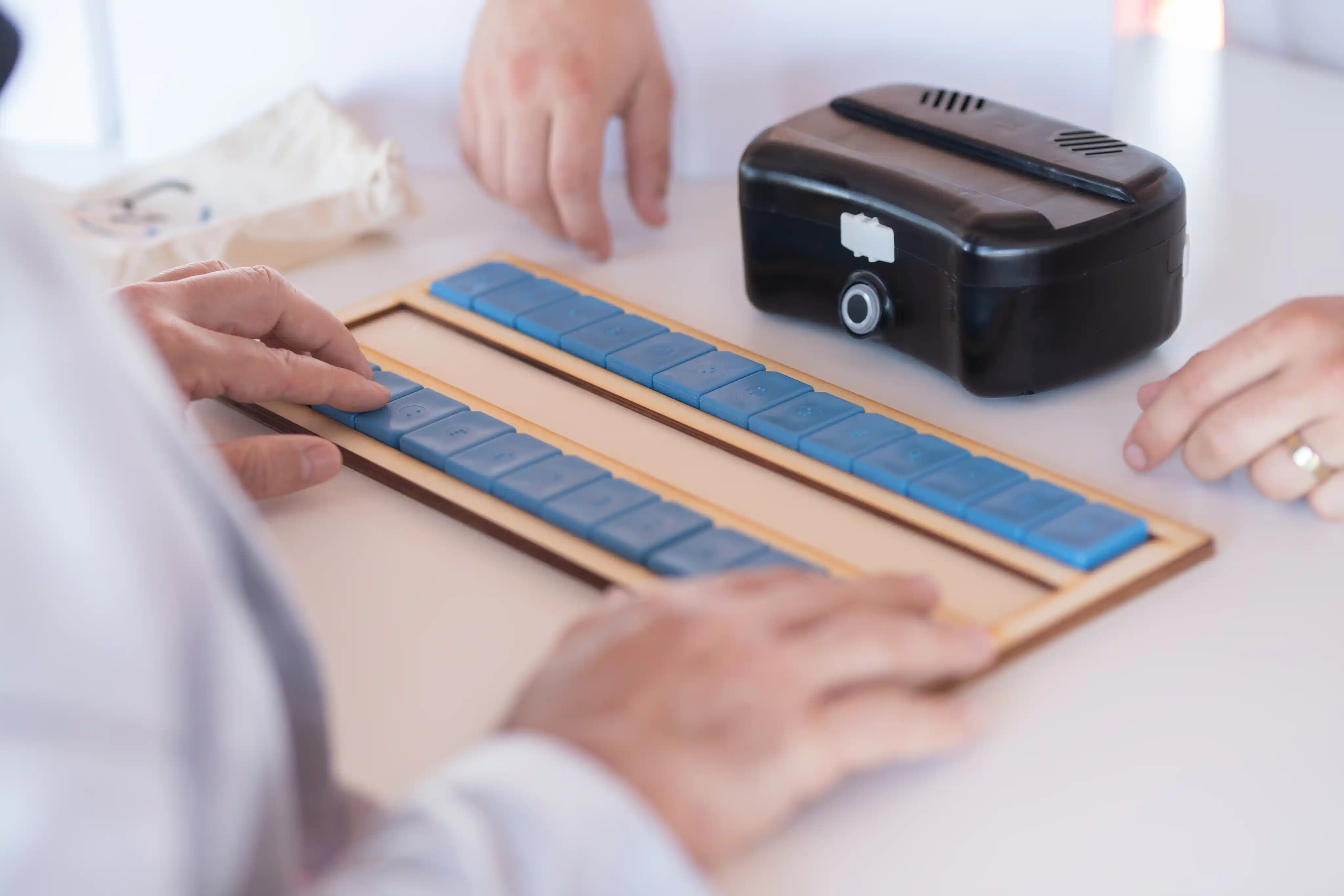 Plateau de dominos BR'EYE - dispositif d'apprentissage du braille